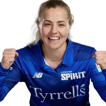 Amara Carr Biography